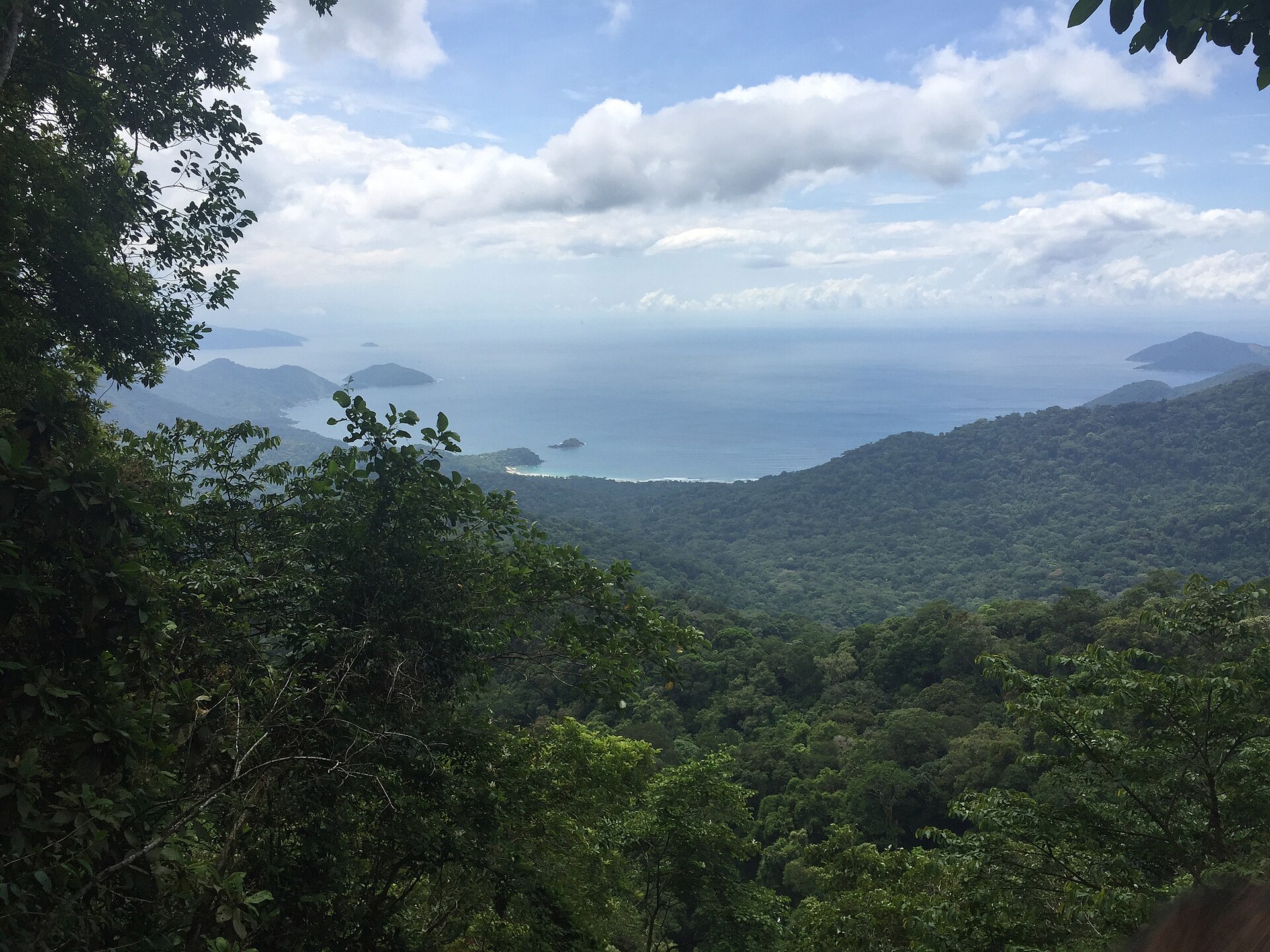 Vista do mar aberto a partir da estrada de Castelhanos, em Ilhabela